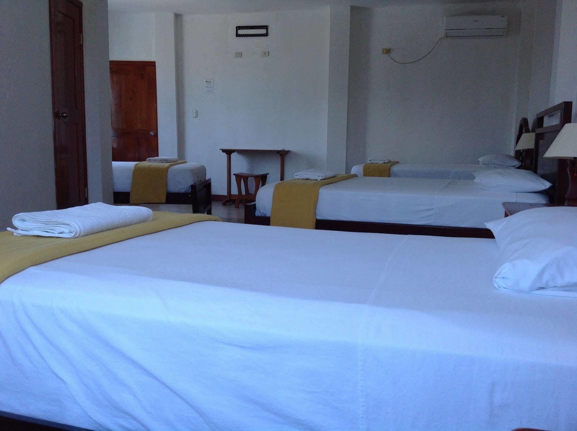 Gloria - Galapagos Inn Пуэрто-Айора Экстерьер фото