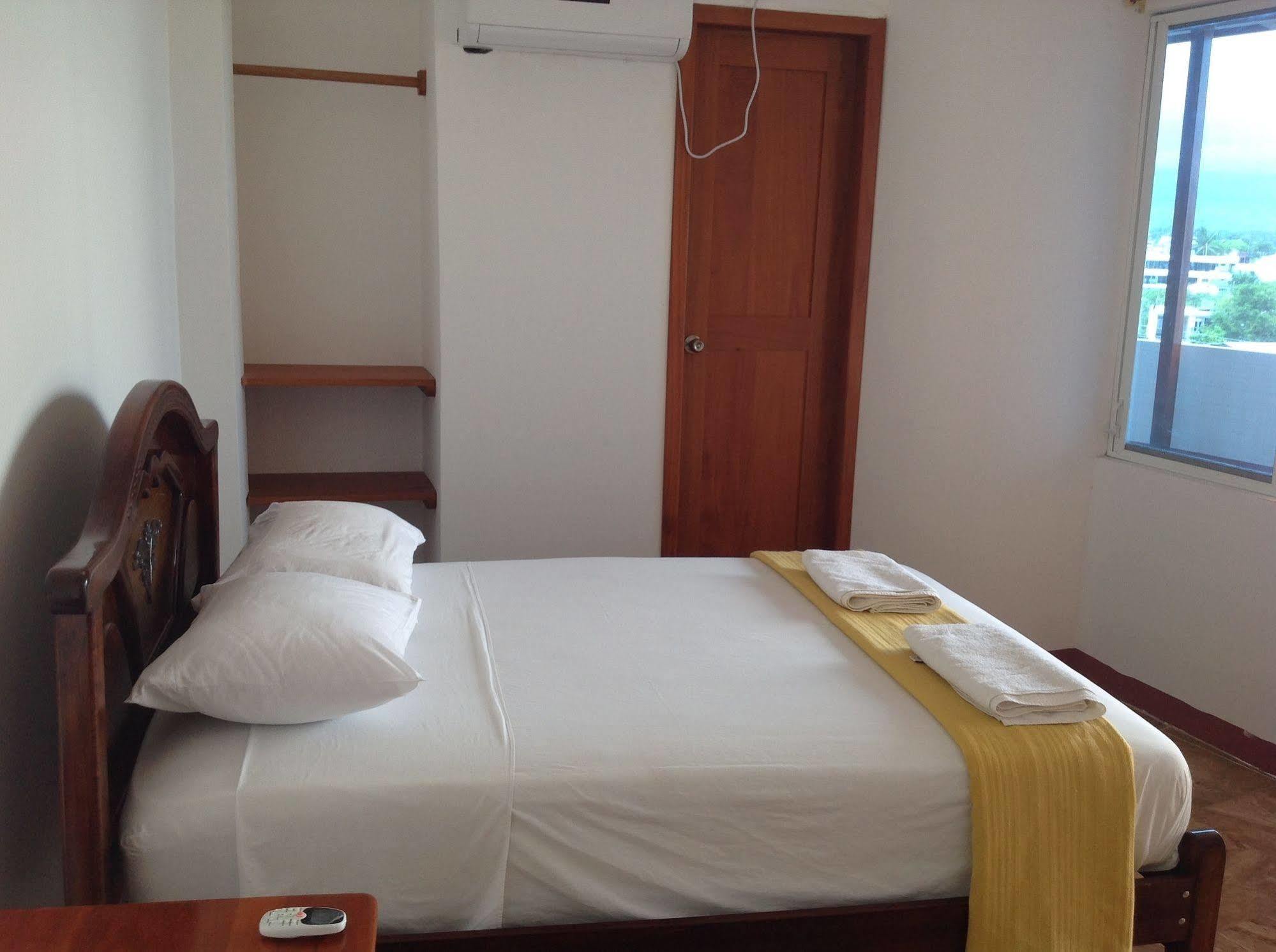 Gloria - Galapagos Inn Пуэрто-Айора Экстерьер фото