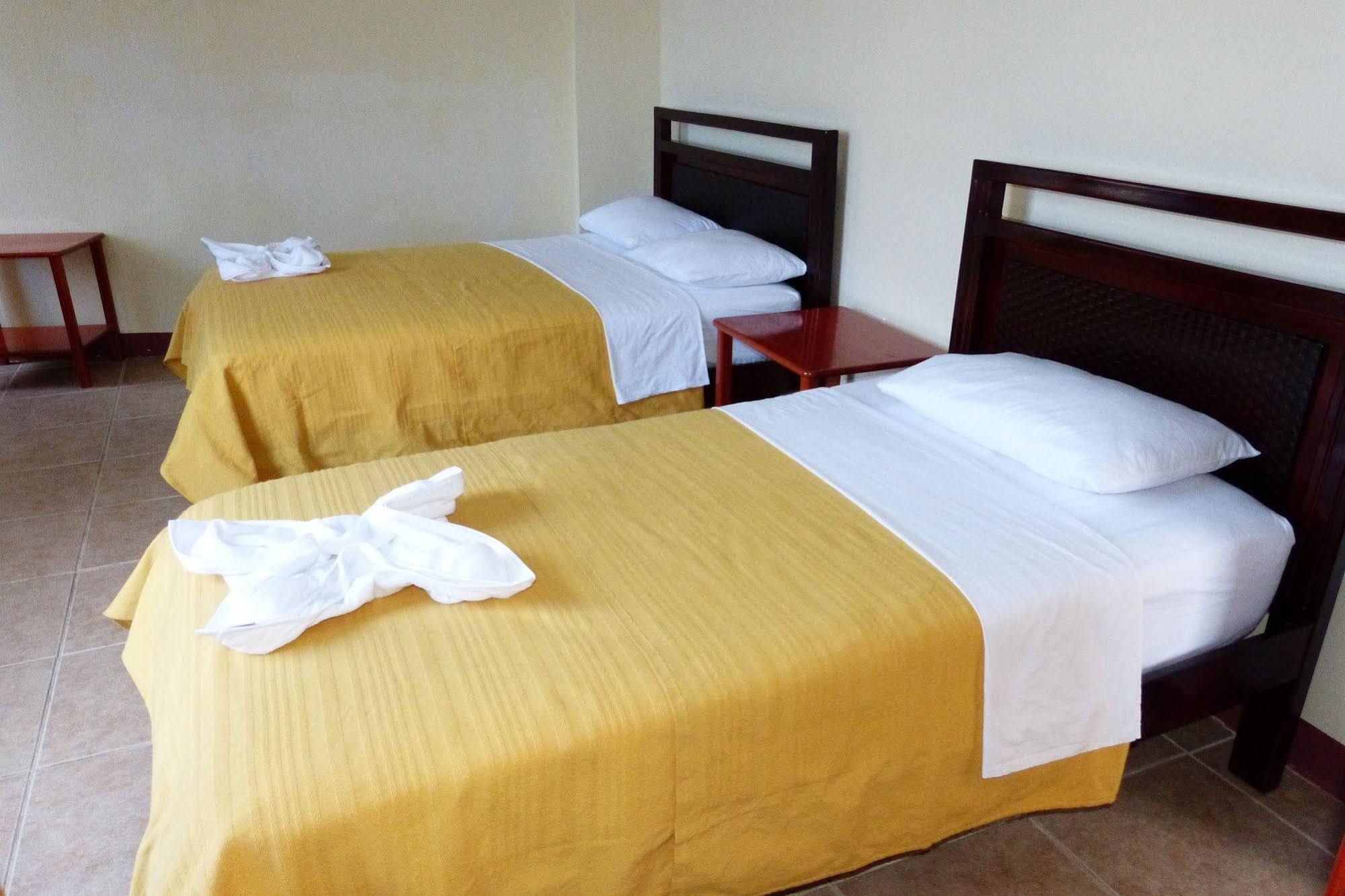 Gloria - Galapagos Inn Пуэрто-Айора Экстерьер фото