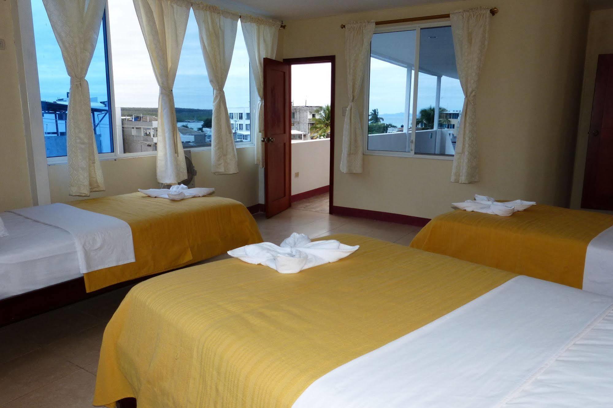 Gloria - Galapagos Inn Пуэрто-Айора Экстерьер фото