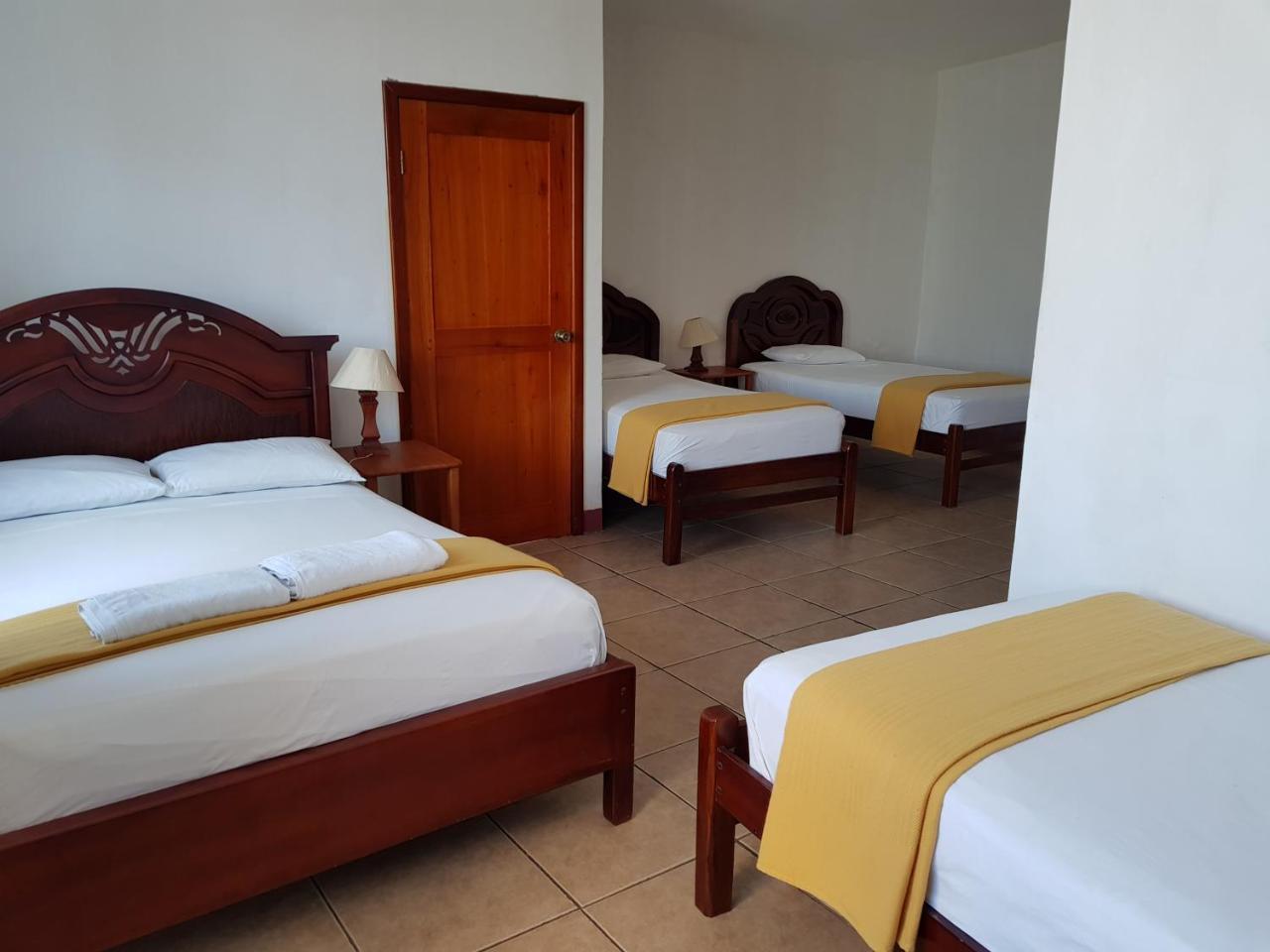 Gloria - Galapagos Inn Пуэрто-Айора Экстерьер фото